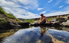 Hotel Laugarholl With Natural Hot Spring